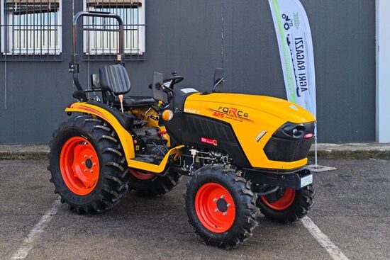 Force 325 Stage V Trattore Compatto con motore Perkins/CAT, gomme industriali grandi, servo sterzo, distributore idraulico, targabile, garanzia, consegna in tutta Italia – PREZZO PROMO, IVA Esclusa!